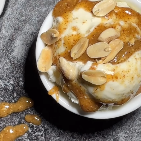 vanilla ice cream topped with caramel and peanuts